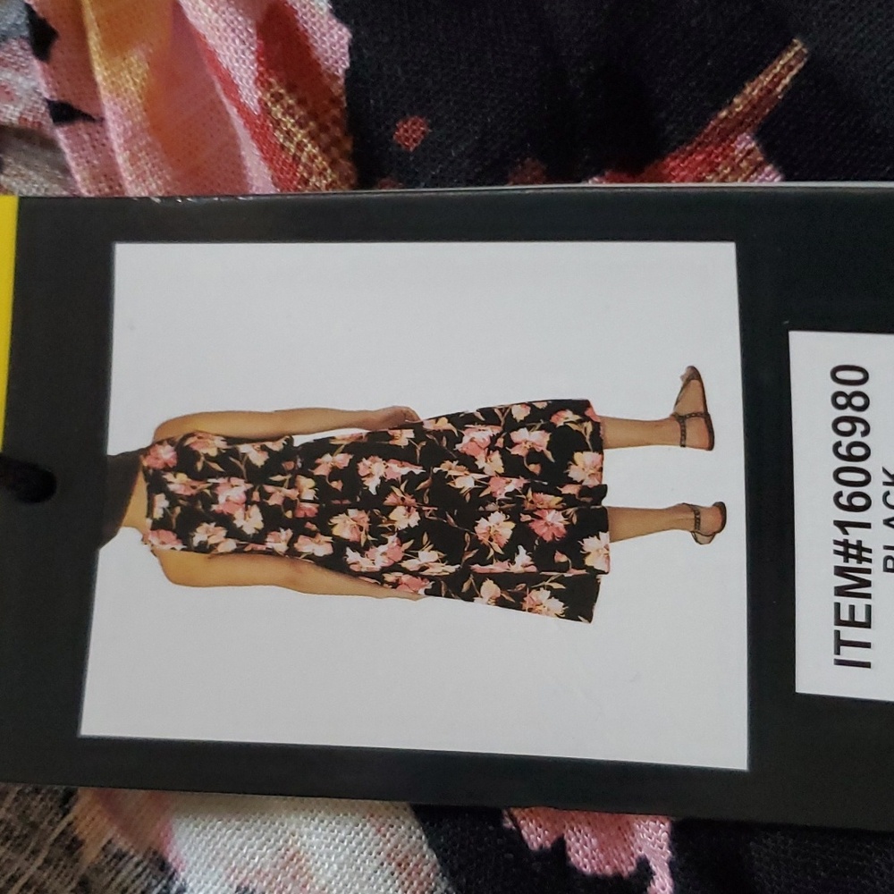 🆕️ CUTE BLACK FLOWER DESIGN DRESS 🖤💕 - Picture 9 of 11